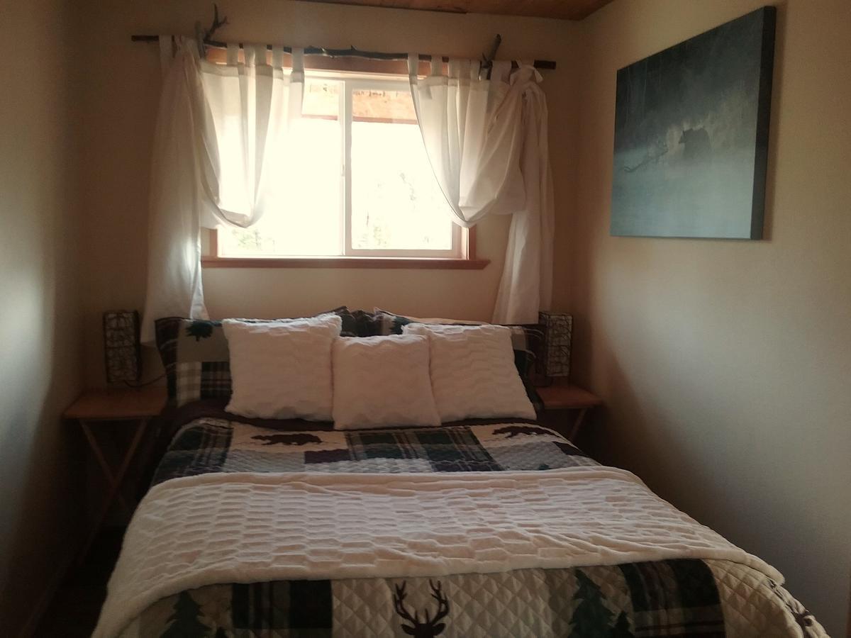 Eagle Bear Lodge Tatla Lake Экстерьер фото